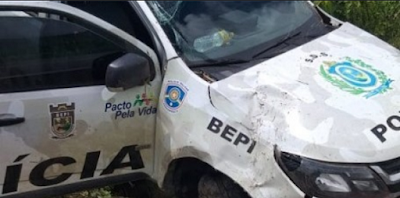 Viatura do BEPI capota na BR-232, próximo à Serra Talhada, no Sertão do Pajeú