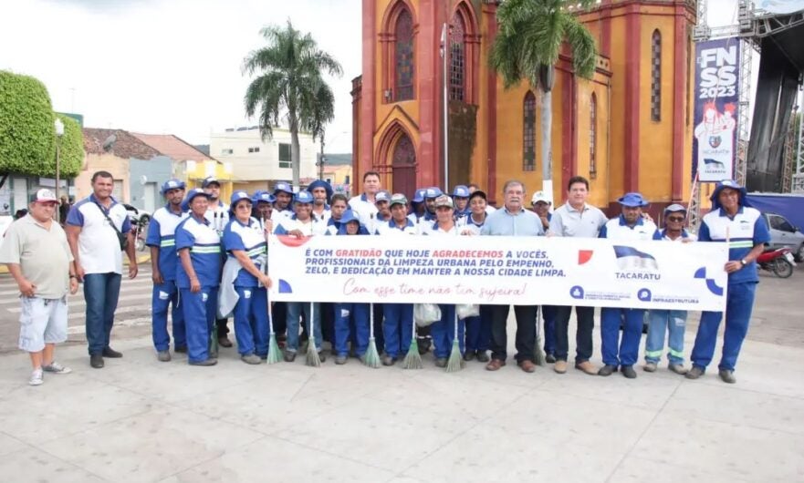 Prefeitura de Tacaratu oferta café especial aos profissionais da limpeza urbana
