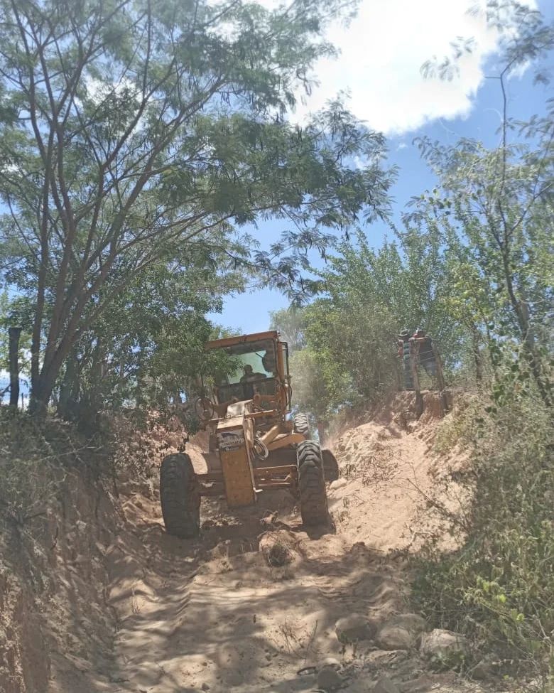 Prefeitura de Tacaratu realiza manutenção das vias de acesso que ligam a comunidade do Coelho a Água Preta