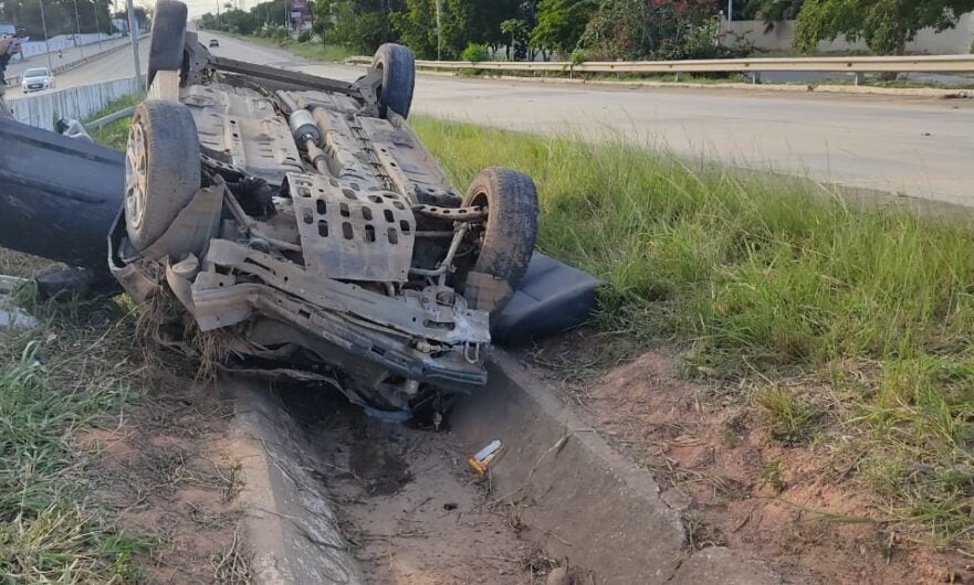 Motorista fica ferido em acidente na BR-408 em Carpina