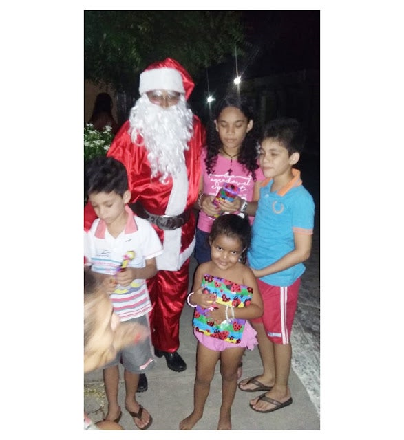 Papai Noel distribui cerca de 500 presentes para crianças de Petrolândia [Fotos]