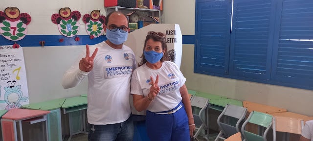 Eleições 2020: Candidato a prefeito de Petrolândia ‘Fabiano Oliveira’ e sua candidata a vice ‘Cleusa Chagas’ votam na manhã deste domingo (15)