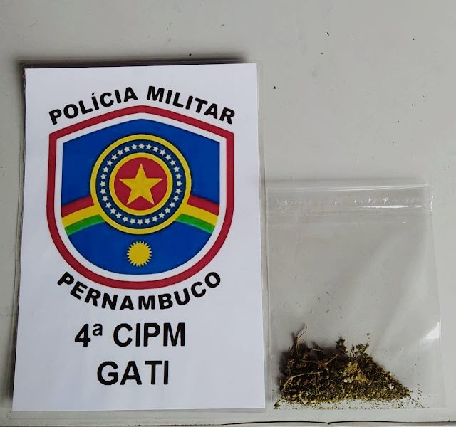 PM detém homem por porte ilegal de entorpecente na Orla Fluvial de Petrolândia (PE)