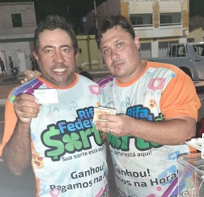 Com apenas 2 reais, Ganhador da Rifa Federal da Sorte recebe Mil e Quatrocentos Reais em dinheiro, após sorteio em Petrolândia-PE [Fotos]