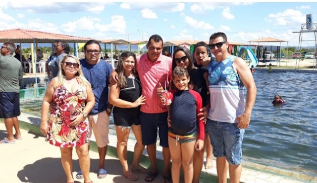 Petrolândia: Pré-candidato a vereador ‘Jadinho da Clínica’ visita ao lado de sua família Parque das Pedras