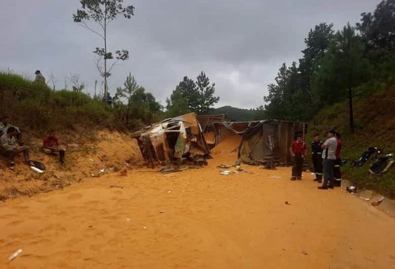 Moradores de Delmiro e Paulo Afonso morrem em colisão envolvendo carreta e caminhão no Paraná