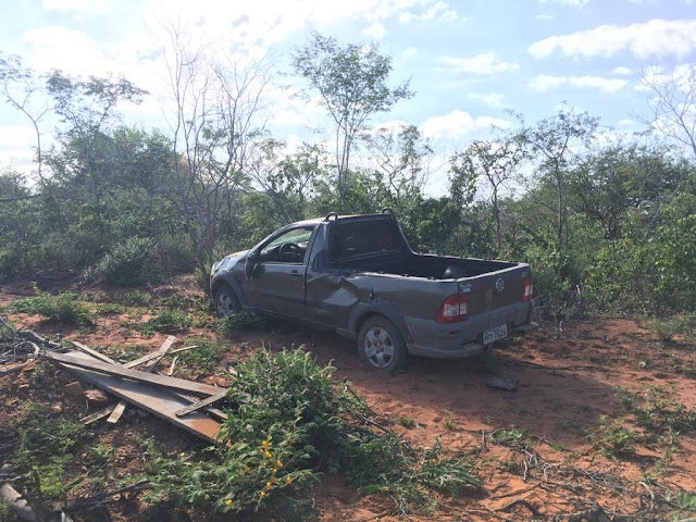 Acidente automobilístico deixa criança de 11 anos e homem de 33 mortos na BR-110 (Reta do Mirim), entre Petrolândia e Ibimirim, no Sertão de PE