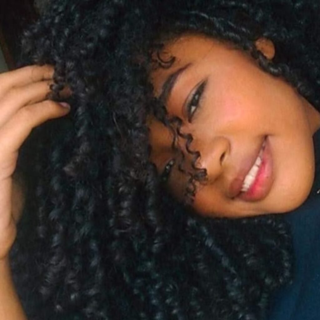 Petrolândia: Aniversariante do dia, Maria Eduarda comemora seu aniversário de 15 anos e recebe felicitações de familiares e amigos