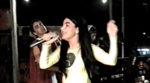 Túnel do Tempo: Banda Zuê na abertura da Festa do Padroeiro, no ano de 95 em Petrolândia-PE [Vídeo]