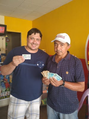 Com apenas 2 reais, Ganhador da Rifa Federal da Sorte recebe Dois Mil Reais em dinheiro, após sorteio em Petrolândia-PE [Foto e Vídeo]