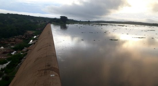 Fortes chuvas fazem verter barragens por quase todo Sertão de Pernambuco