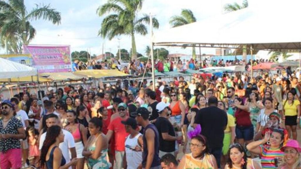 Muita folia marca último dia de Carnaval na Prainha de Petrolândia, no Sertão de Pernambuco [Fotos e Vídeo]