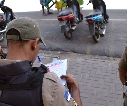 Homem é procurado pela PM por anunciar blitz da PM no WhatsApp em Petrolândia, no Sertão de Pernambuco