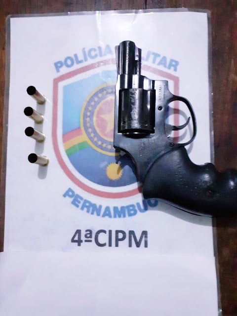 Homem é preso por efetuar disparos de arma de fogo em via pública no Distrito de Caraibeiras, em Tacaratu, PE