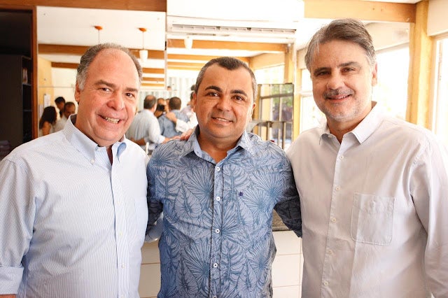 Ao lado do senador FBC e do deputado federal Raul Henry, Vereador de Petrolândia ‘Dedé de França’ prestigia ato de filiação do MDB, em Afogados da Ingazeira, PE