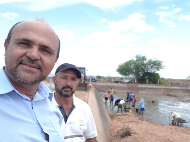 Petrolândia: Vereador Silvio Rogério acompanha limpeza no reservatório de água da comunidade Brejinho de Fora