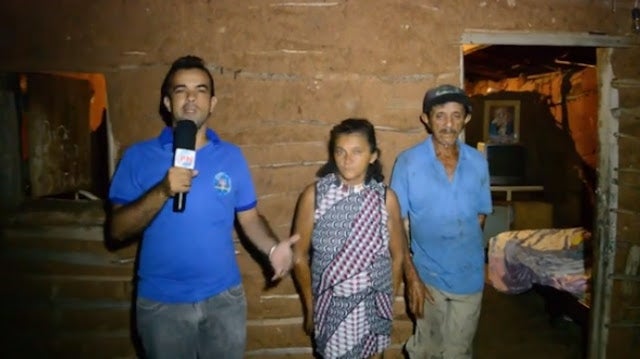 Família que mora em casa de taipa prestes a cair em Petrolândia, recebe várias doações de alimentos após reportagem especial do Blog PN; Assista