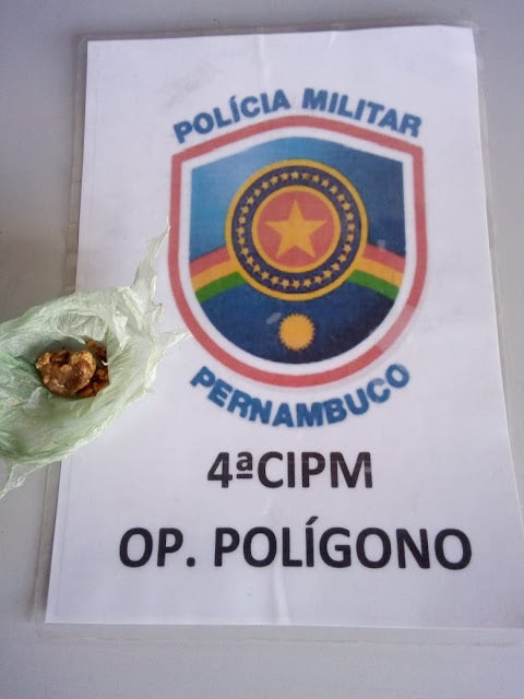 Dupla é detida pela PM por posse e uso de crack, em Petrolândia-PE