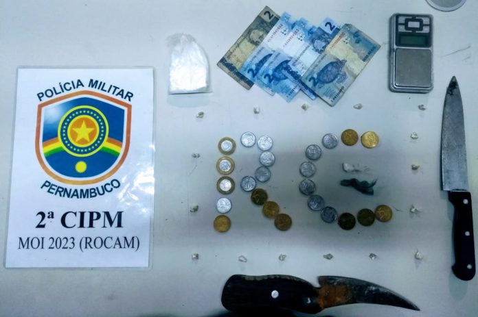 Rocam da 2ª CIPM estoura boca de fumo e conduz indivíduos à DP de Cabrobó por uso e tráfico de drogas