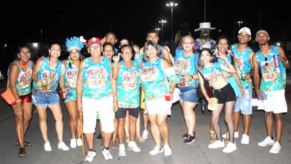 Com muita alegria, Bloco Folia com os Batistas desfila no Carnaval 2023 de Petrolândia [Fotos e Vídeo]
