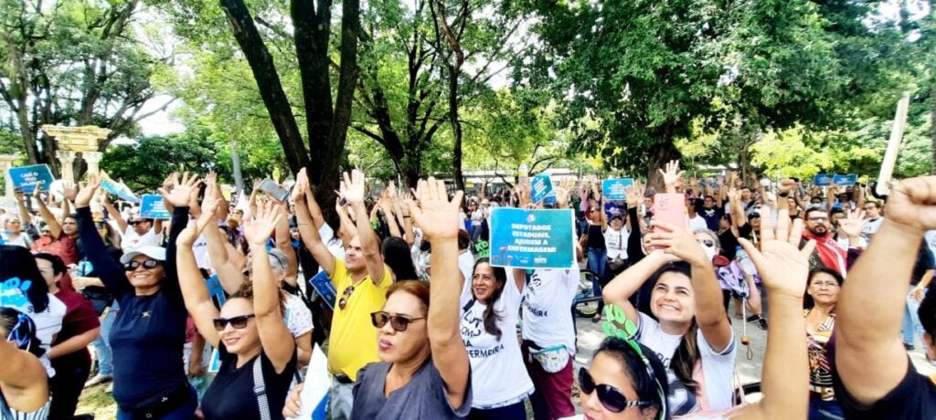 Auxiliares e Técnicos de Enfermagem e Enfermeiros de Pernambuco deflagraram estado de greve