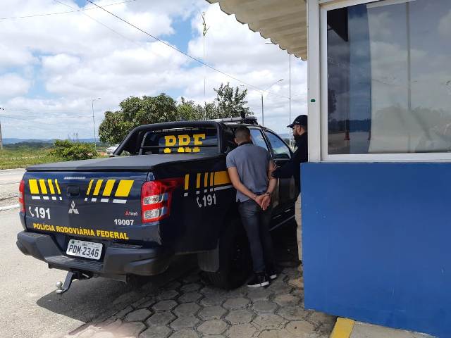 PRF recupera dois veículos em apenas uma manhã na BR 104, em Caruaru