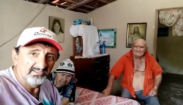 Jadilson Ferraz de Petrolândia, conta história emocionante de irmãos idosos na Paraíba [Vídeo]