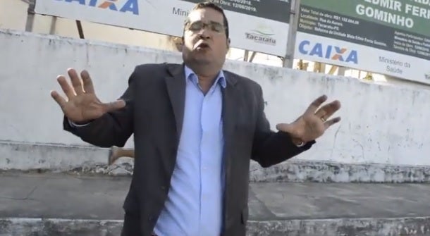 “As paredes desse hospital é quem vai cuidar de tratar da saúde de vocês?”, pergunta Dr. Joaquim Suarez sobre andamento de obra do hospital de Tacaratu, PE [Vídeo]