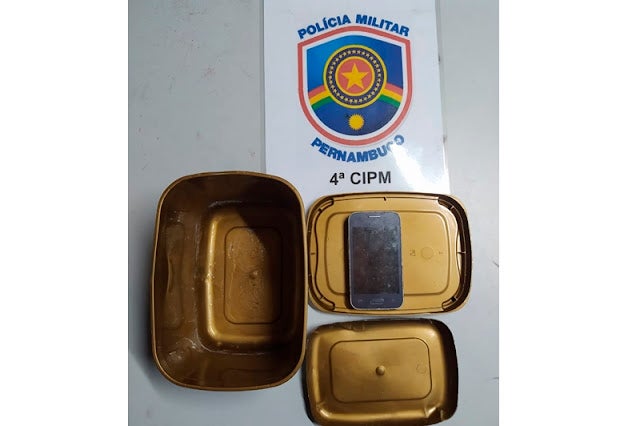 Mulher é presa ao tentar entrar com celular dentro de pote de sorvete na Cadeia Pública de Petrolândia (PE)