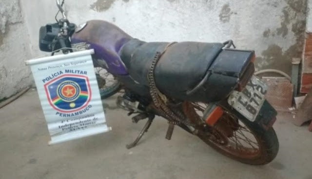 Inajá: Motocicleta é encontrada abandonada na BR-110 (Reta do Mirim); veículo pode ter sido usado na fuga de homicida