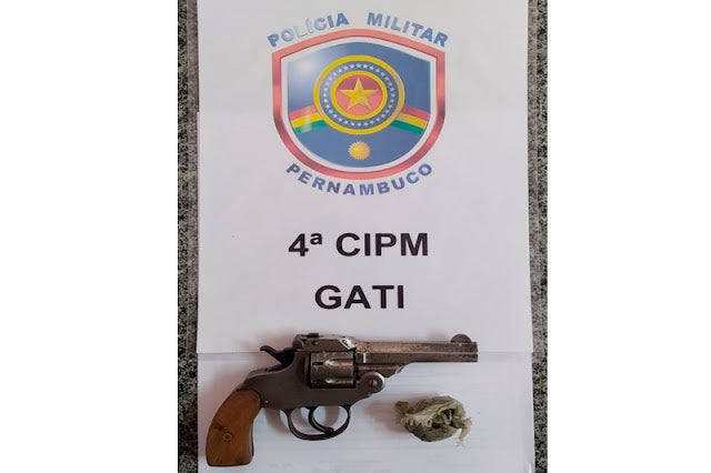 Petrolândia: Homem é preso em flagrante pela PM por posse ilegal de arma de fogo e entorpecente