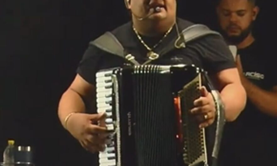 Tarcísio do Acordeon anima a última noite da Festa da Padroeira em Tacaratu [Vídeo]