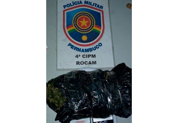 PM flagra venda de drogas e apreende maconha em Petrolândia, no Sertão de PE PM flagra venda de drogas e apreende maconha em Petrolândia, no Sertão de PE