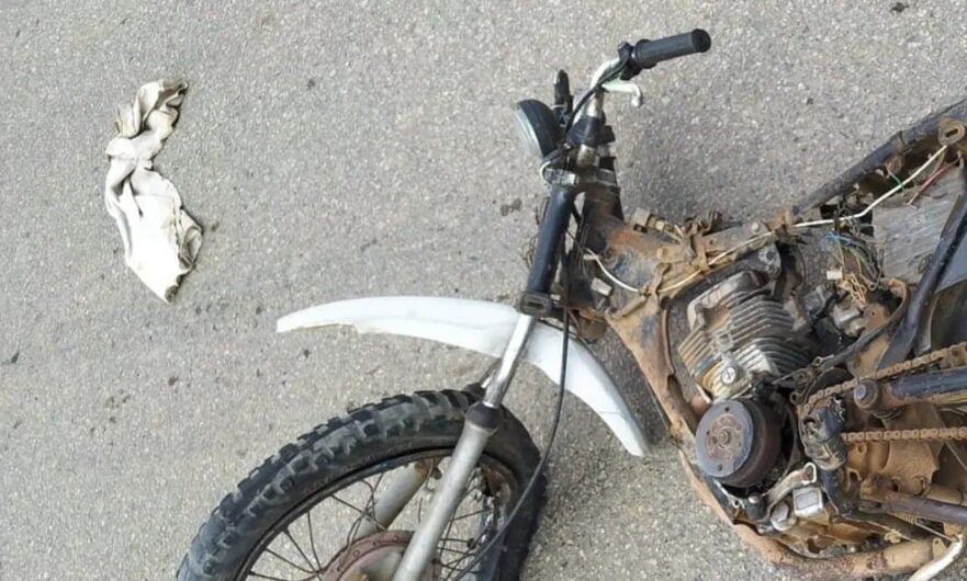 Jovem morre após moto ser atingida por caminhão na BR-104