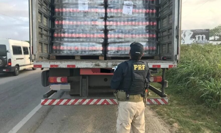 PRF apreende carga com 18 mil litros de refrigerante sem nota fiscal no Agreste de PE