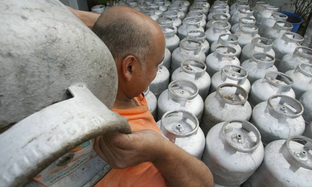 Petrobras reduz preços do gás de cozinha em 3% a partir deste sábado