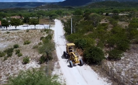 SEINFRA conclui manutenção de estradas rurais entre Água Preta e Serra Grande em Tacaratu, no Sertão de PE