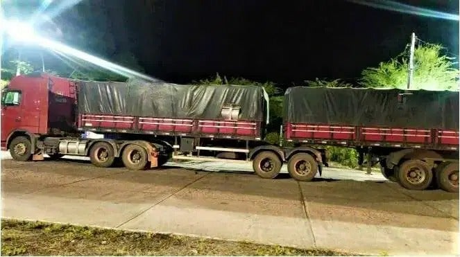 Fiscalização na BR-110 desvenda esquema irregular de transporte de milho em Paulo Afonso Fiscalização na BR-110 desvenda esquema irregular de transporte de milho em Paulo Afonso