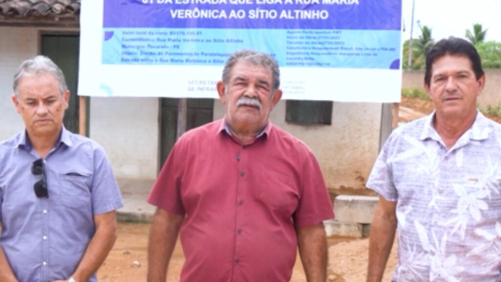 Tacaratu: Prefeito assina ordem de serviço que autoriza obras de pavimentação em paralelepípedos na estrada que liga a Rua Maria Verônica ao Sítio Altinho