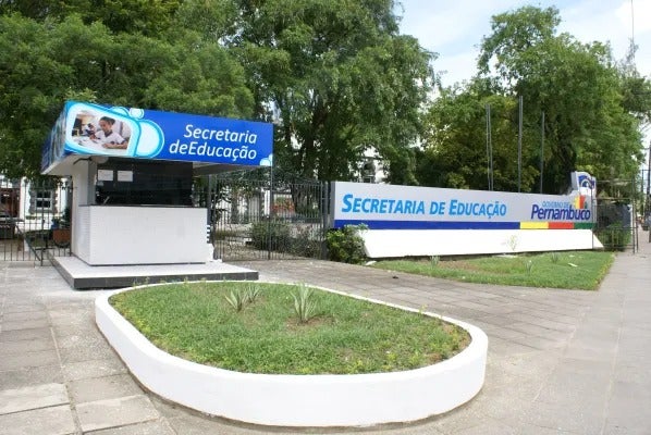 Boatos sobre ataques a escolas em Pernambuco assustam pais e mães, e SDS emite nota oficial Boatos sobre ataques a escolas em Pernambuco assustam pais e mães, e SDS emite nota oficial