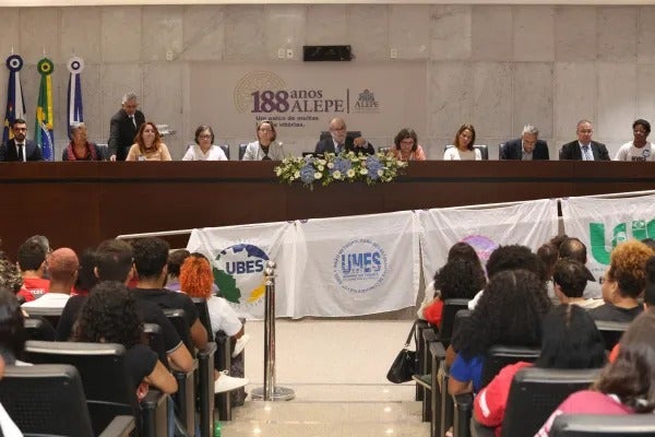 Reformulação do Novo Ensino Médio gera debate na Alepe