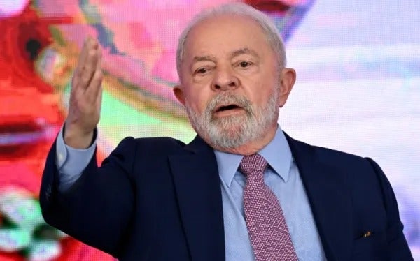 Lula volta a criticar juros no Brasil: ‘ninguém toma dinheiro emprestado a 13,75%