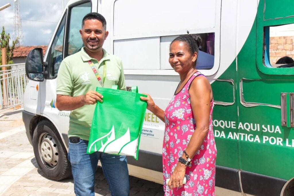 Programa Energia com Cidadania da Neoenergia leva ação para clientes residenciais em Tacaratu, Pernambuco