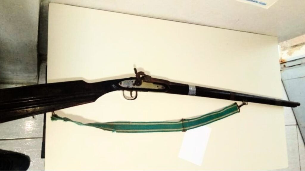 Polícia Militar cumpre mandado de busca e apreensão e apreende arma artesanal em Inajá, no Sertão de PE