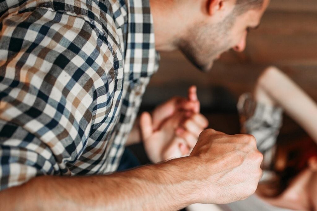 Garota de programa é agredida com uma pá por cliente que se recusou a pagar por serviço em Petrolândia, no Sertão de PE; polícia é acionada Garota de programa é agredida com uma pá por cliente que se recusou a pagar por serviço em Petrolândia, no Sertão de PE; polícia é acionada