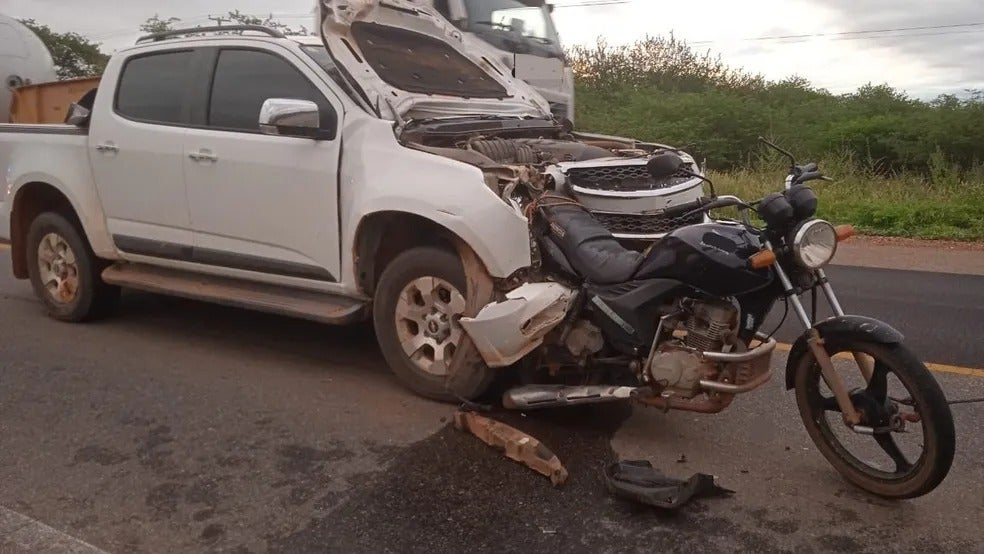 Motociclista morre após colisão com caminhonete, em Petrolina