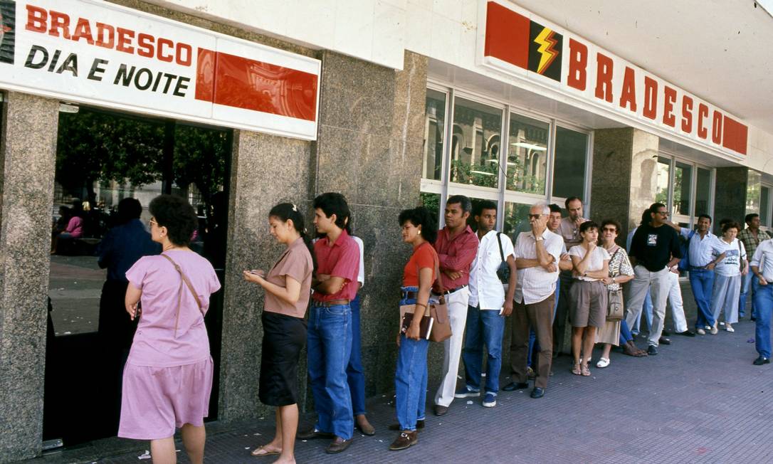 Mais de 300 mil poupadores prejudicados por planos econômicos ainda não aderiram a acordo para indenização