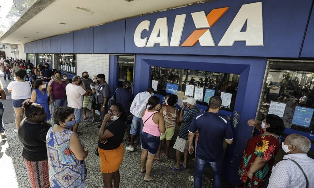 Pressionado, governo avalia prorrogar auxílio emergencial e adiar reforma do Bolsa Família