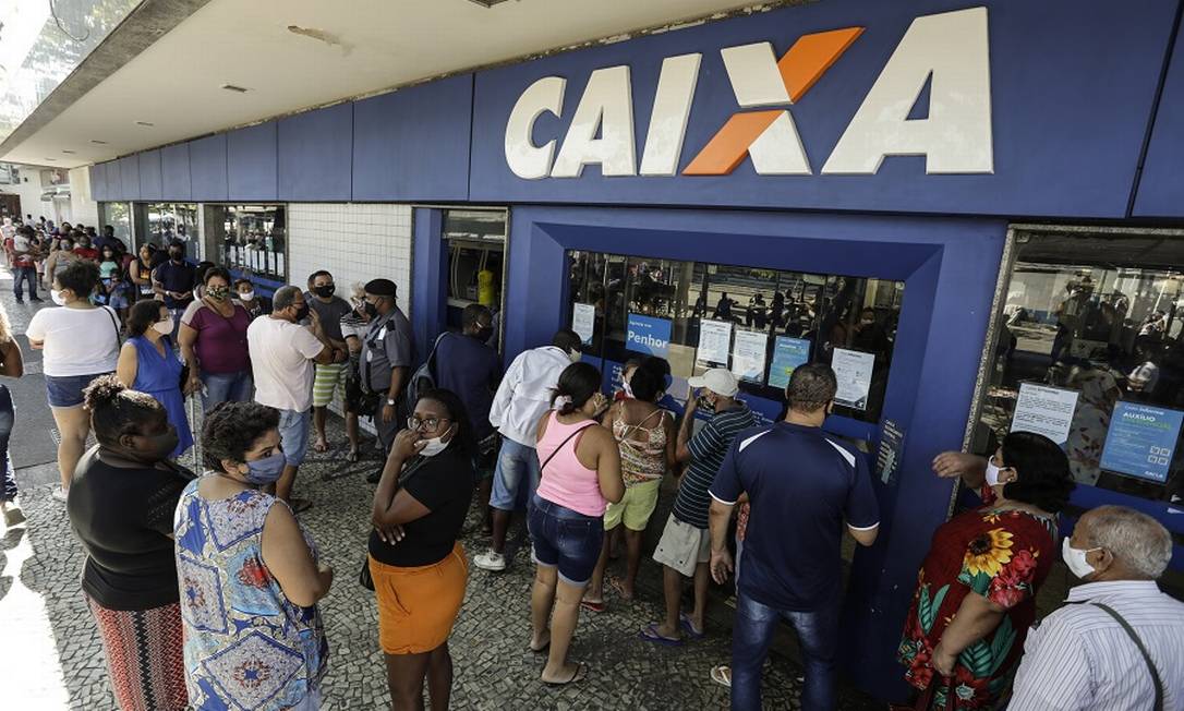 Pressionado, governo avalia prorrogar auxílio emergencial e adiar reforma do Bolsa Família
