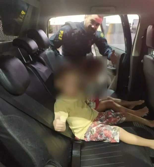 Crianças são resgatadas por PRF em rodovia de Paulo Afonso